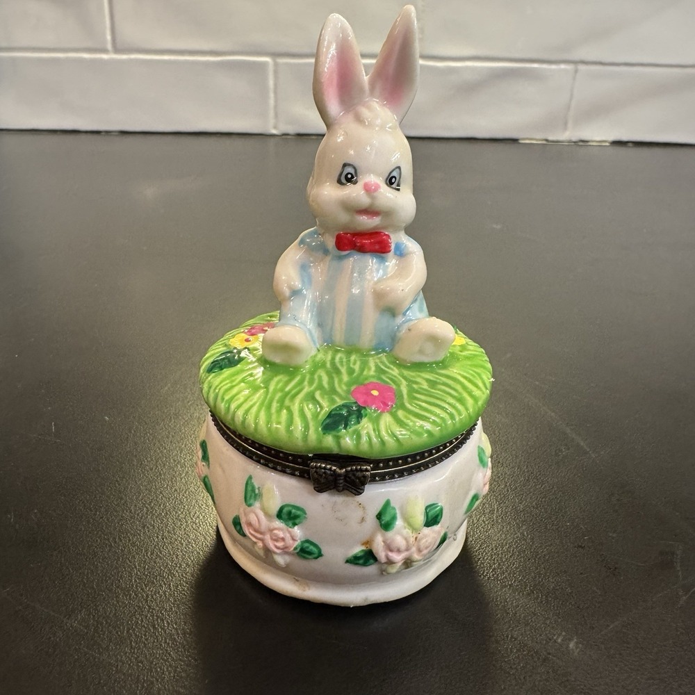 Trinket Box Bunny Rabbit Porcelain Easter‎ Tight Bow Hinge Vintage 4" x 2.25"